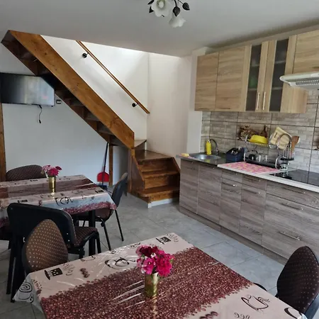 у дядька Летний дом